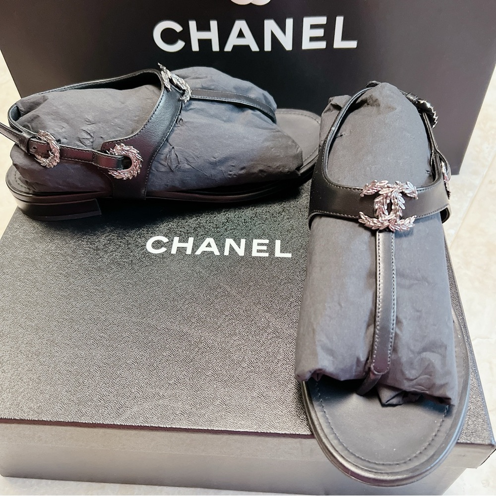 BRAND NEW 💯 Authentic Chanel Thong Black Lambskin Sandals